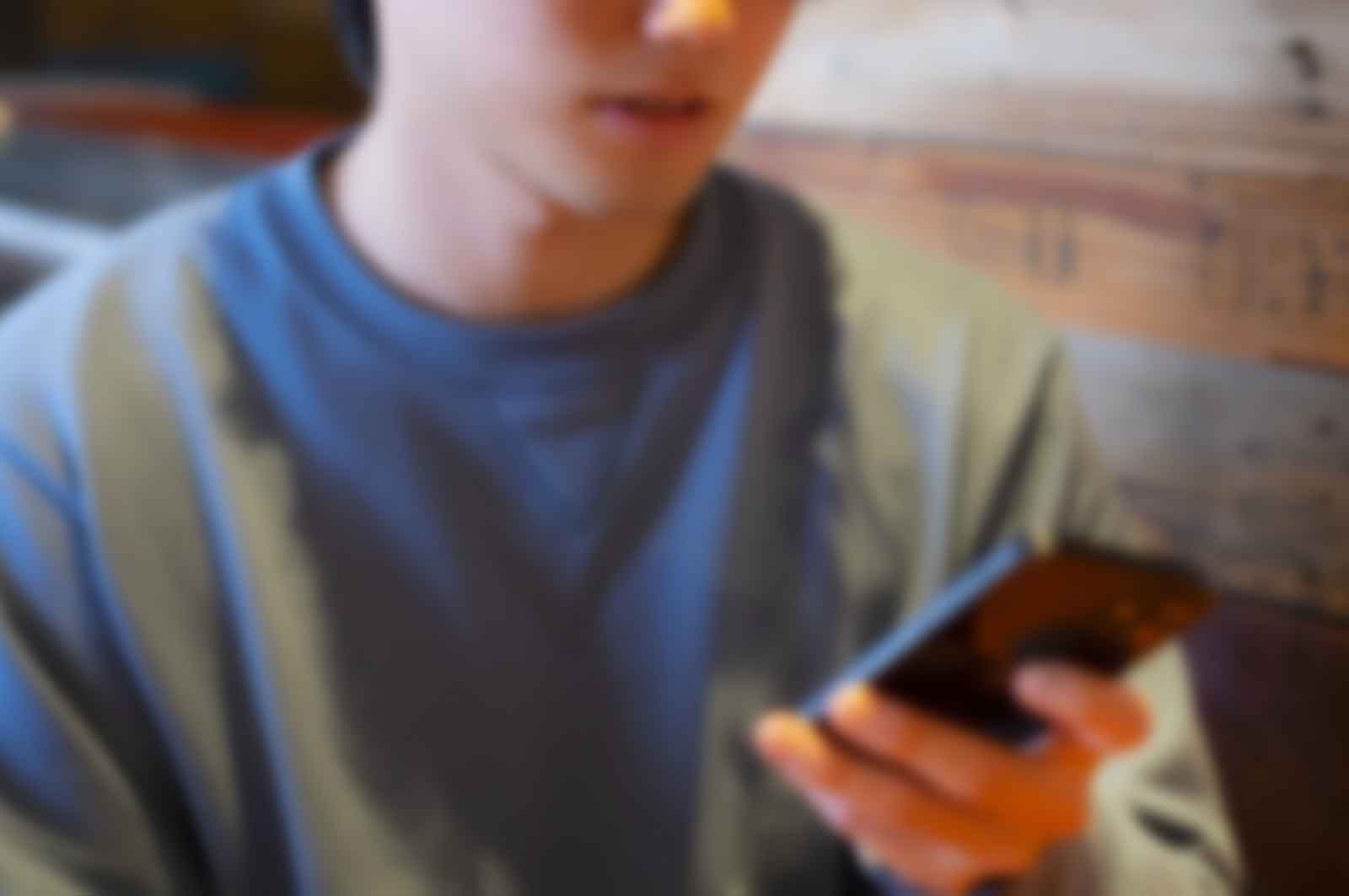 マッチングアプリで知り合ったAさん(スマホ)