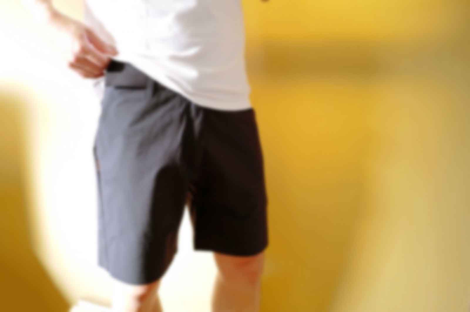 短パン姿の男性