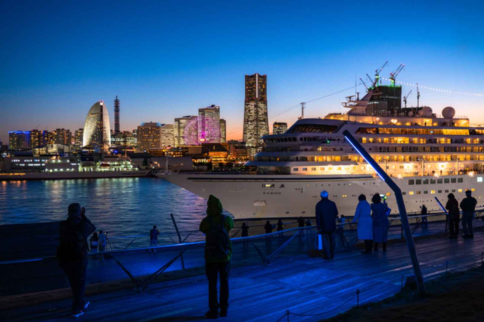 横浜港